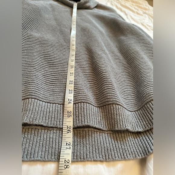 Soft and cozy grey turtleneck - Picture 4 of 5